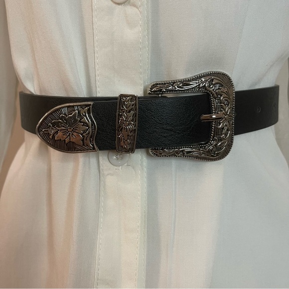 Black PU silver tone buckle skinny belt - Picture 1 of 8